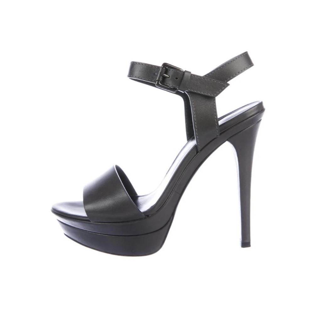 NWT Vera Wang Pewter Heels SZ 38.5